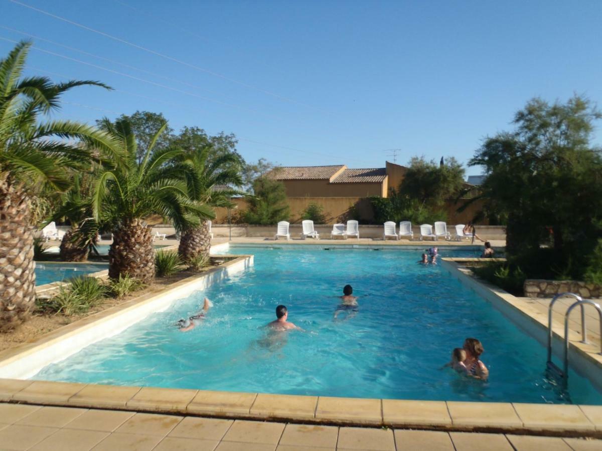 Appartement Dans La Residence Les Mazets De Camargue Arles Luaran gambar